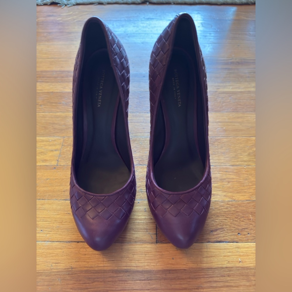 Bottega Veneta Intrecciato Weave Burgundy Pumps